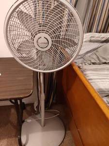 lot 678 image: Lasko Standing Fan.