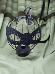 lot 690 image: Halloween Wire Decor.