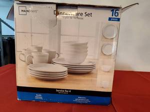lot 406 image: 16pc Dinnerware Set.