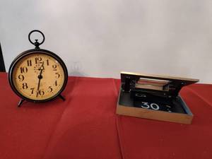 lot 414 image: Calendar Block and Clock.