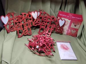 lot 705 image: Valentines Day Decor and Cards.