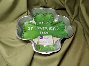 lot 710 image: St. Patricks Day Baking Pan.