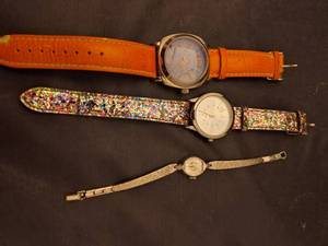 lot 727 image: (3) Quartz Watches.
