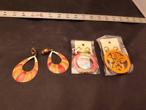 lot 738 image: Pair of Earrings and (2) Pendants.