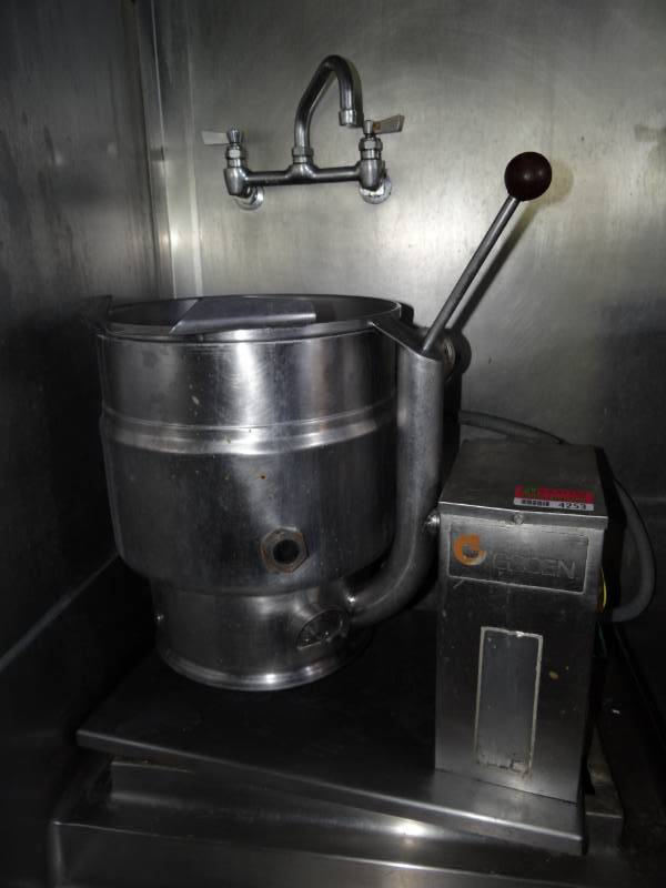 lot 4253 image: 20 QT Steam Jacketed Tilt Kettle
