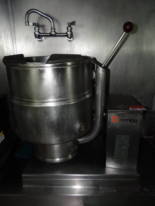 lot 4256 image: 40 QT Steam Jacketed Tilt Kettle