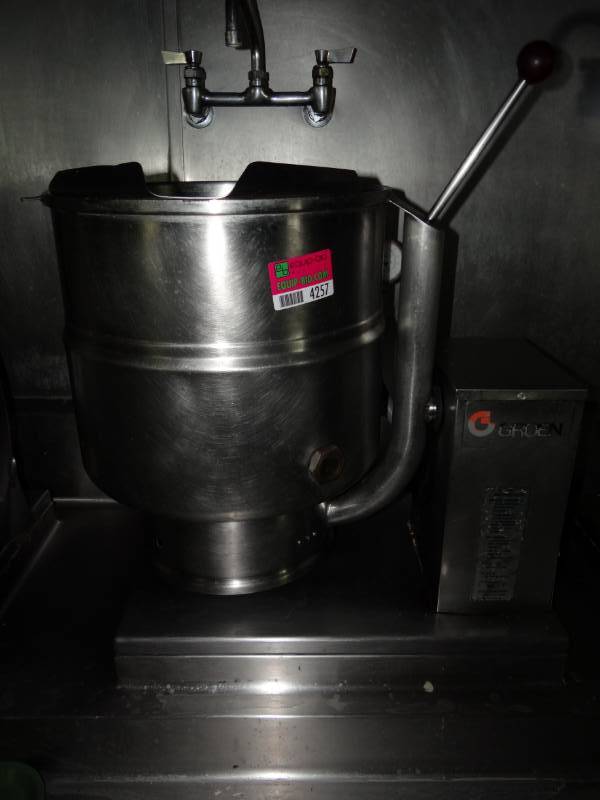 lot 4257 image: 40 QT Steam Jacketed Tilt Kettle
