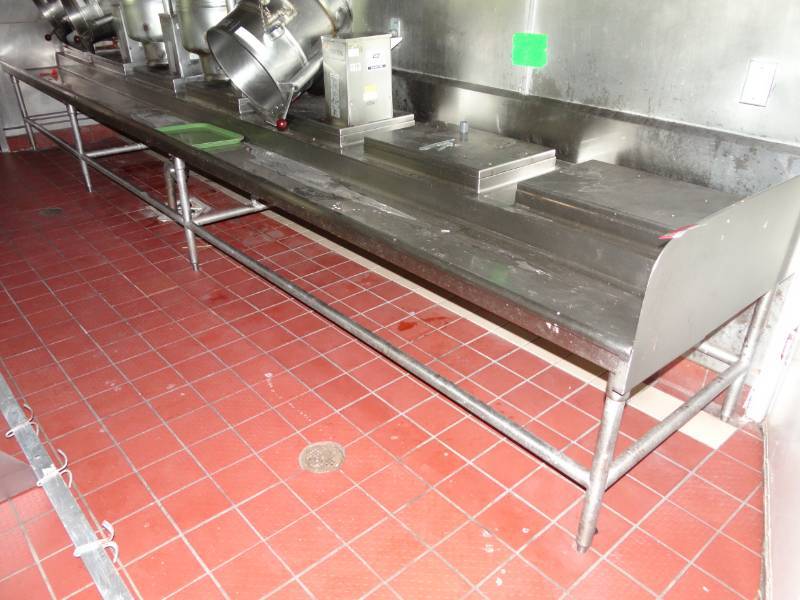 lot 4258 image: 7 Station Tilt Kettle Table with Drain