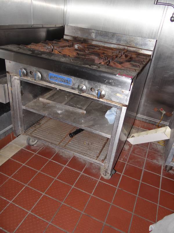 lot 4266 image: Imperial 4 Burner Stock Pot Range with Storage Below