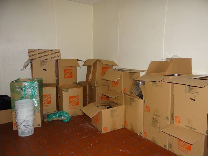 lot 4287 image: Lot of Misc. Kitchen Supplies