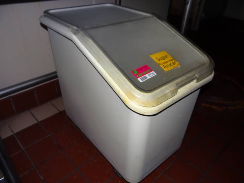 lot 4276 image: Large Rubber Maid Plastic Ingredient Bin