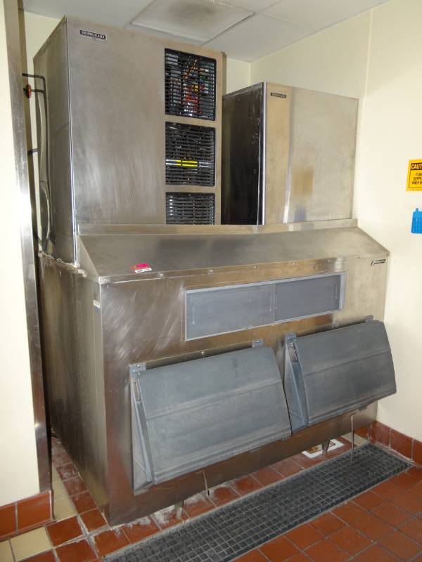 lot 4280 image: Dual Head Hoshizaki KM1200 and Hoshizaki KM901MRH