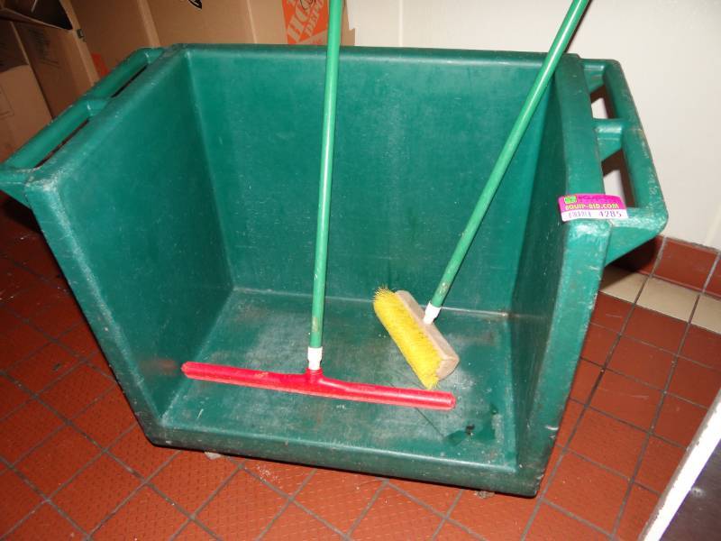 lot 4285 image: Utility Cart