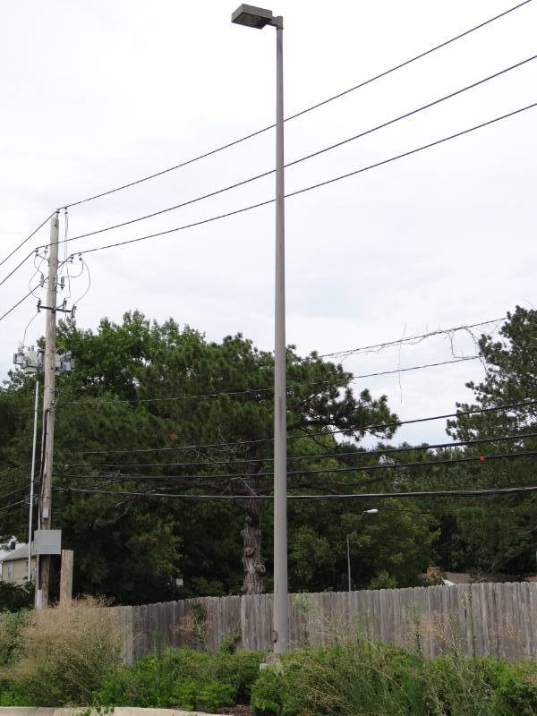 lot 4300 image: Lot of (1) 30FT Light Pole