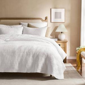lot 1737 image: WDCOZY White King Size Quilt Set, Muslin Cotton Shell Down-Alt Poly Filling, Shabby Chic Rustic Farmhouse Country Bedspread, Textured Gauze Coverlet, Soft Lightweight Bedding, All Season, 2 Shams - Retail $60