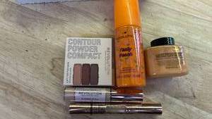 lot 10375 image: Makeup Beauty Bundle - Retail $25