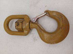 lot 31446 image: Crosby Alloy Swivel Hook with Latch