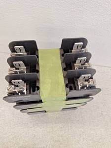 lot 32898 image: Mersen 60603 600VACDC Voltage Rating 21 to 60 Amp Range Fuse Block