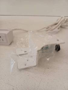 lot 33002 image: SitOnIt Seating 88-009183 4 Pk White Dual Outlet EON Power Unit