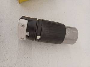 lot 33009 image: Hubbell HBL3763C 250VDC600VAC 50A Single Phase Locking Plug