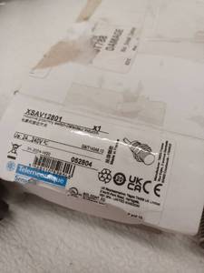 lot 33013 image: Telemecanique XSAV12801 Inductive Proximity Switch