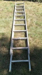 lot 56420 image: 10 foot aluminum Extension Ladder