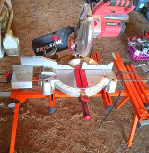 lot 56424 image: Skilsaw 3800 Compound Miter Saw with Port-a-Mate Stand