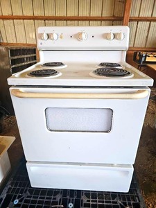 lot 56436 image: GE White Electric Range Stove