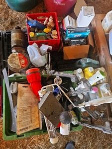 lot 56450 image: Farm Maintenance Supply and Lighting accessories lot