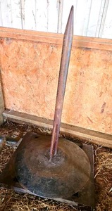 lot 56462 image: Vintage Farm Hay Spike