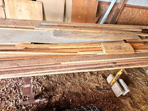 lot 56472 image: Vintage Barn Wood Lumber Lot