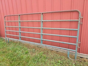 lot 56489 image: Vintage Metal Livestock Gate Panel 12x5