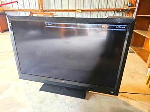 lot 56500 image: Vizio E470VL 47-inch LCD TV