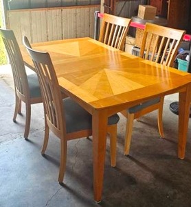 lot 56505 image: Maple Dining Set with Geometric Pattern Table with 4 chairs and removable table leaf (with leaf 56 x 34 x 30) (without leaf 45.5 x 34 x 30)