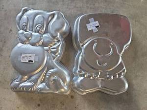 lot 56509 image: Vintage Wilton Disney Character Cake Pan