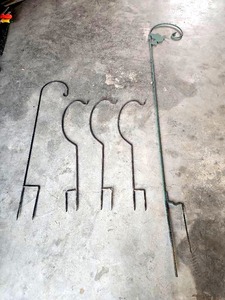 lot 56519 image: Garden Shepard Hook Stakes Set with Decorative Bird