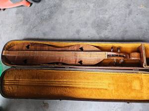 lot 56560 image: McSpadden Mountain Dulcimer with Instruction Books
