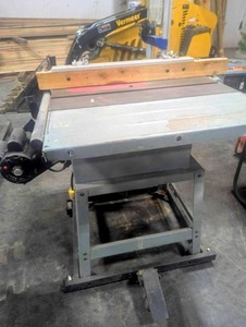 lot 56564 image: Delta 10-inch Contractors Table Saw (Powers on and works as should)