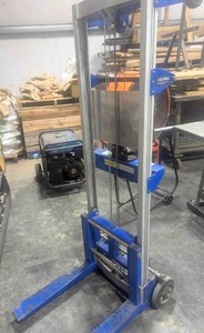 lot 56565 image: Genie Lift Global GL4-STD Manual Stacker - 500lb Capacity