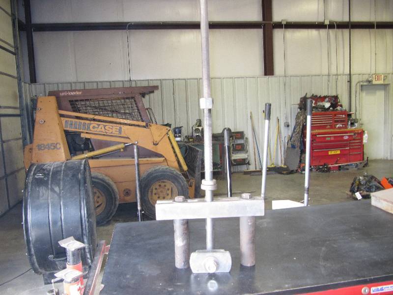 lot 2150 image: Diesel Engine Liner Puller- HDT (Shop Tools)
