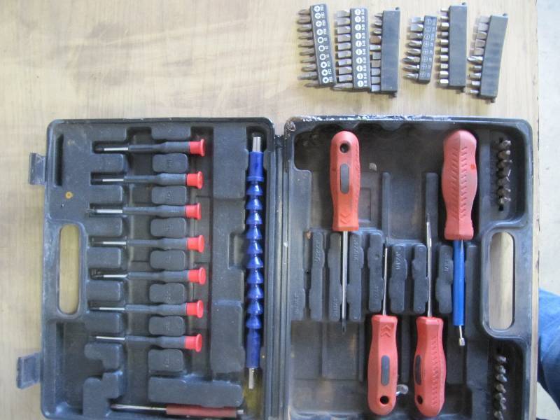 lot 2125 image: Tool Box Of Screw Drivers - Drive Bits (Shop Tools)