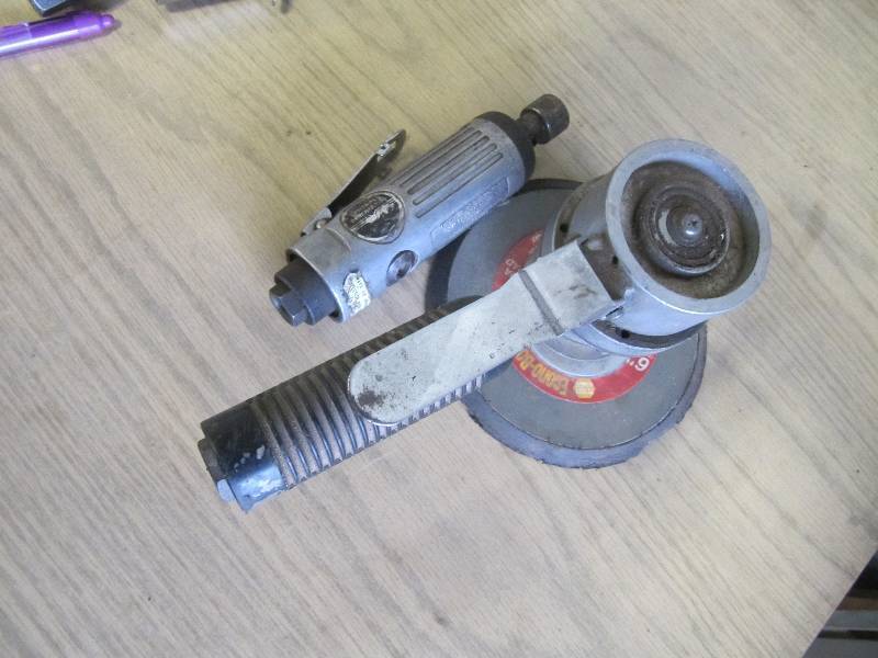 lot 2126 image: 9 Orbit Sander and Air In-line Grinder _ Tested (Shop Tools)