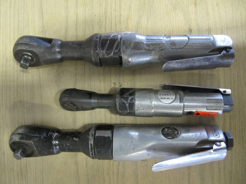 lot 2128 image: Lot of 3 Air Ratchets 2 38 Drive 1- 14 Drive (Shop Tools)