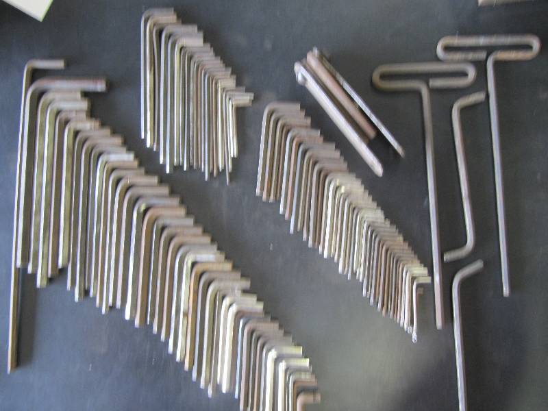 lot 2152 image: 104 PC Allen Wrenches Metric and USS (Shop Tools)