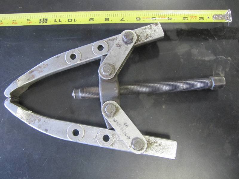 lot 2165 image: 10 GEAR  BRG REMOVER (SHOP TOOLS)