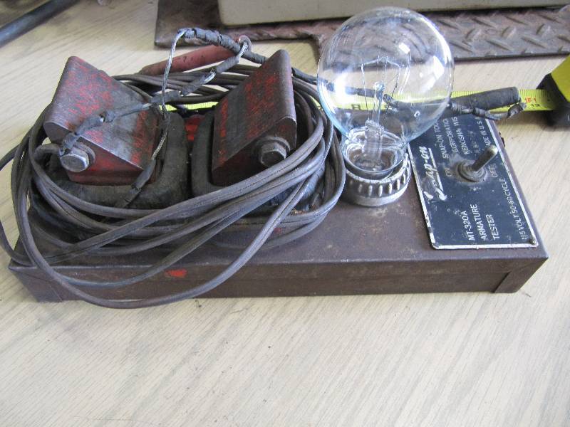 lot 2173 image: Vintage Snap-on Tools Model MT-320A ARMATURE TESTER GROWLER (SHOP-TOOLS)