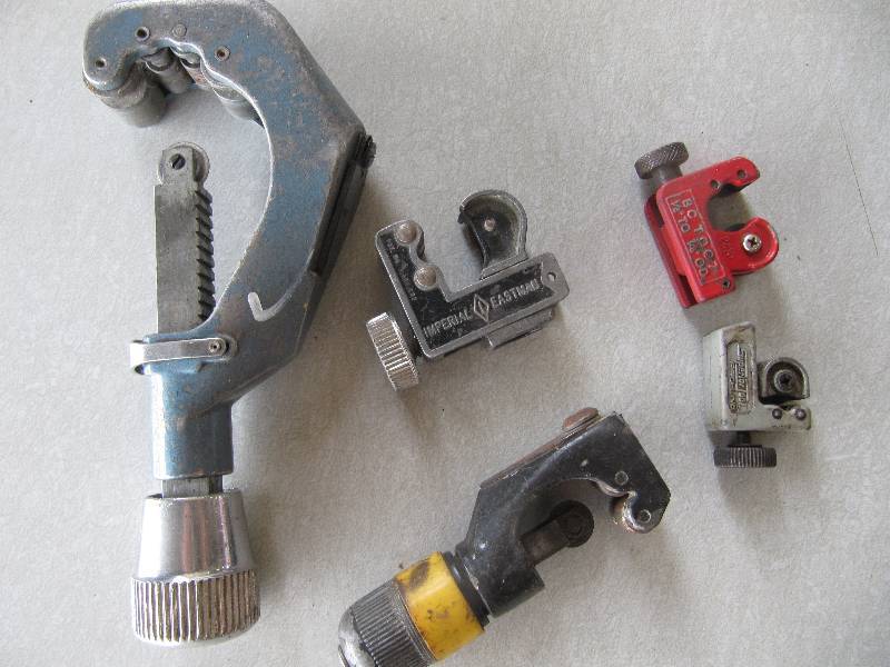 lot 2175 image: LOT OF 5 COPPER TUBING CUTTERS (SHOP TOOLS)