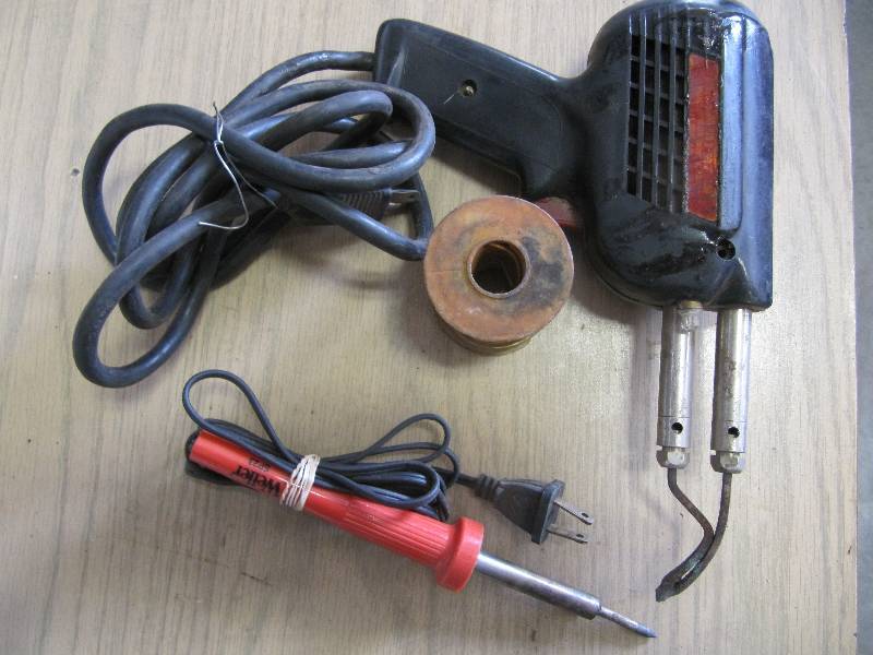 lot 2178 image: 2 WELLER SOLDERING GUNS &SOLDER (SHOP TOOLS)