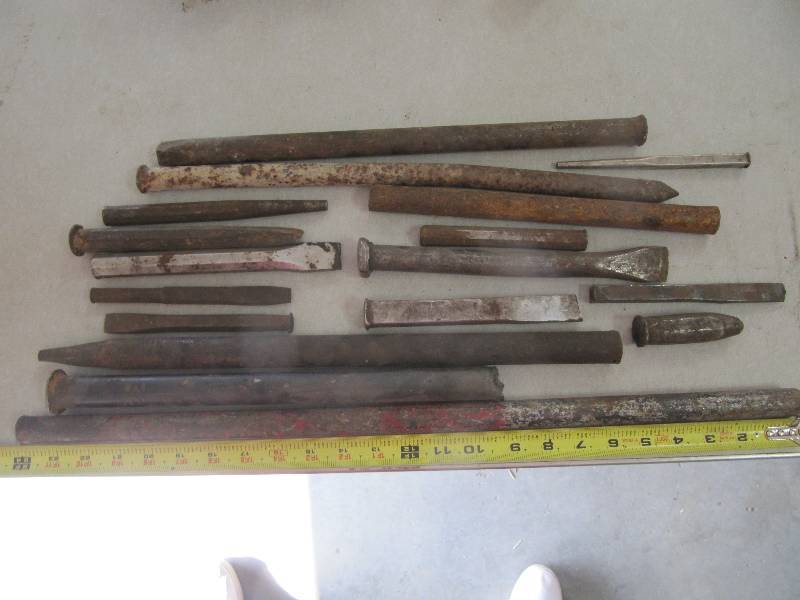 lot 2190 image: LOT OF CHISELS & PUNCHS STARTING  20 (SHOP TOOLS)