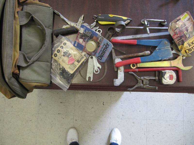 lot 2193 image: CANVAS BAG AND CONTENTS (SHOP TOOLS)